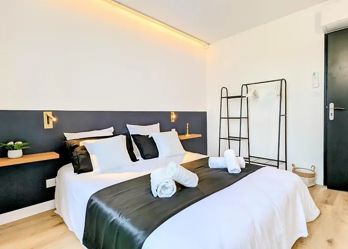 151 - Terrasse & Jacuzzi, Rue Trivalle, Pied De La Cite De - Climatisation, Netflix, Fibre * Carcassonne