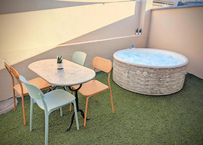 Apartment 151 - Terrasse & Jacuzzi, Rue Trivalle, Pied De La Cite De - Climatisation, Netflix, Fibre Carcassonne